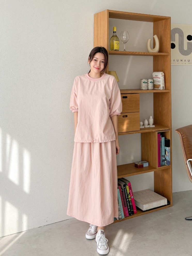  간절기 필수! 바스락 반팔 스커트 세트로 완성하는 데일리룩