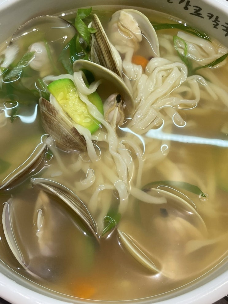  판교 현대백화점 보쌈 맛집 “한강로 칼국수”