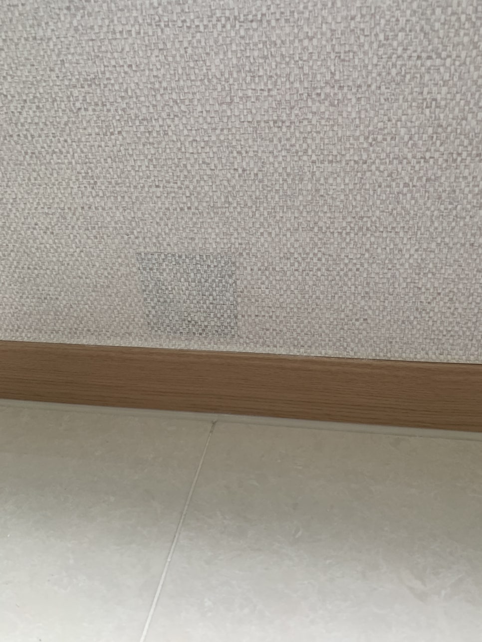 벽지 찢어진곳 감쪽같이 복원