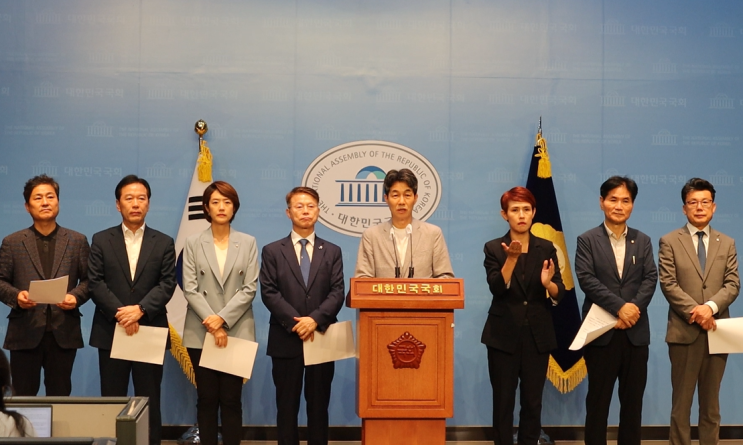 [의원실] 8월 16일 '<b>검찰</b>의 <b>문재인</b> 전 <b>대통령</b> 계좌 추적 관련... 