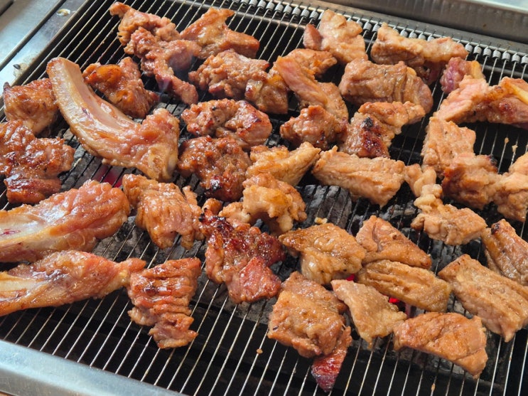  성남 중앙시장 맛집 과일 양념이 밴 돼지갈비 원조숯불대박갈비