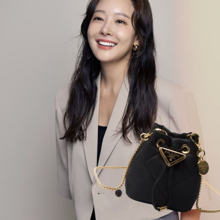  소유진 인스타 가족사진 촬영 크롭자켓 프라다 미니백 가격은?