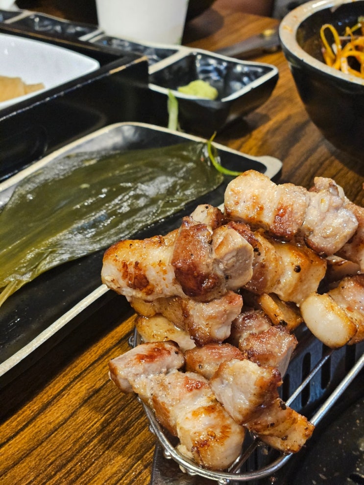  강남구청역 삼겹살 구워주는 화통식당 두께가 남달라