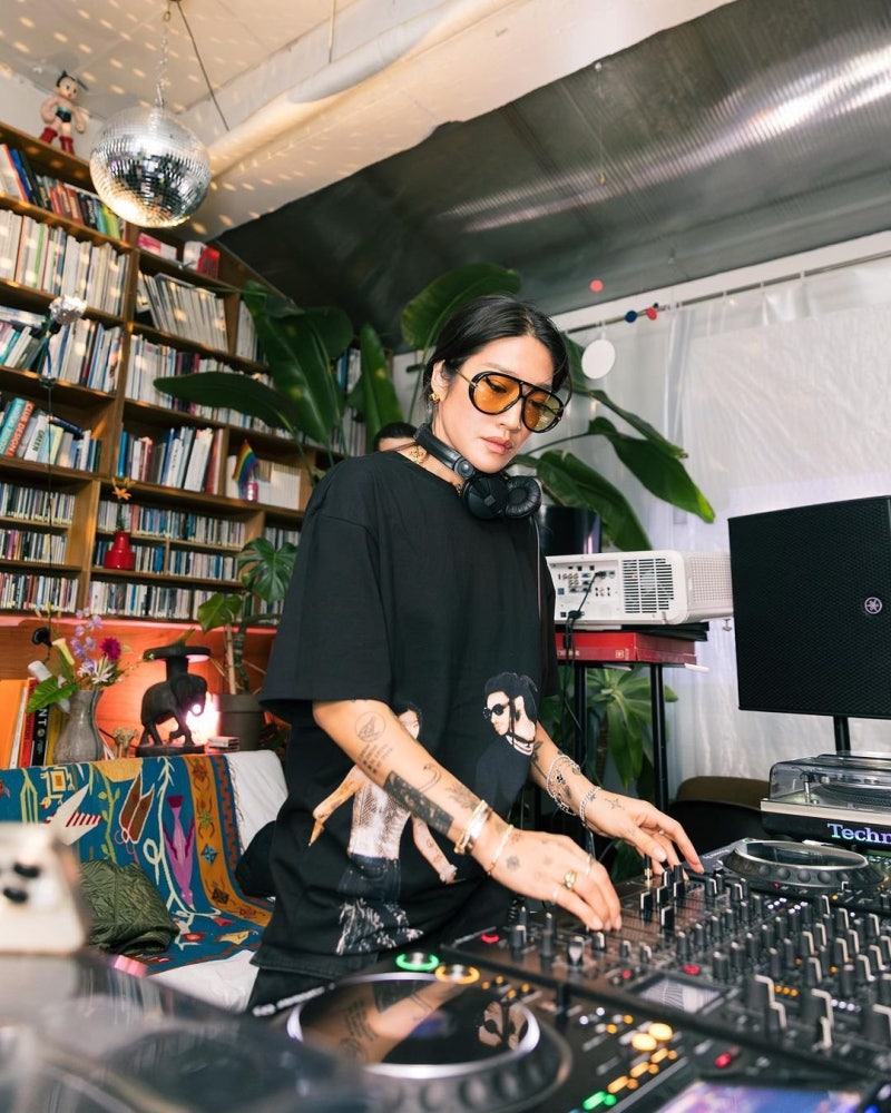 아는 척 단기 속성 과외] 1. 유럽 클럽씬을 장악한 한국인 DJ, Peggy Gou(페기 구) 음악이 궁금하다면 : 네이버 블로그
