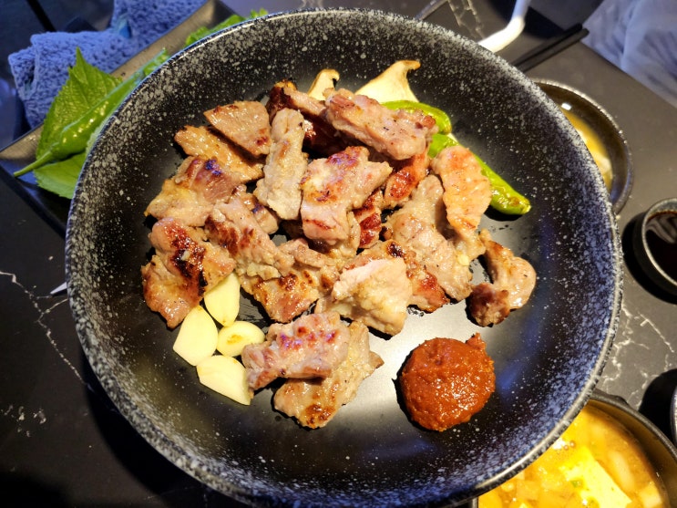  부산 서면맛집 - 구워져서 나오는 갈비가 맛있는 분위기 좋은 고기집 [화둥숯불갈비 부산서면점]
