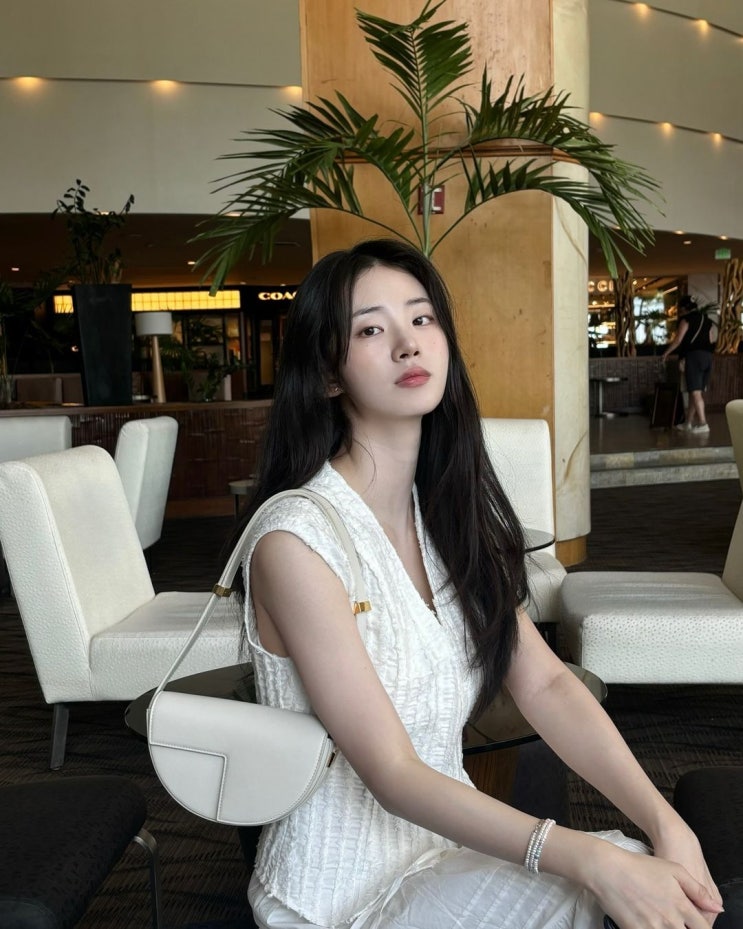 대학교에 입학한 20대 여자 대학생 첫 명품 백으로 올드머니룩 무드의 브랜드 파투 르파투백 여성 가방 정보 w. 신시아