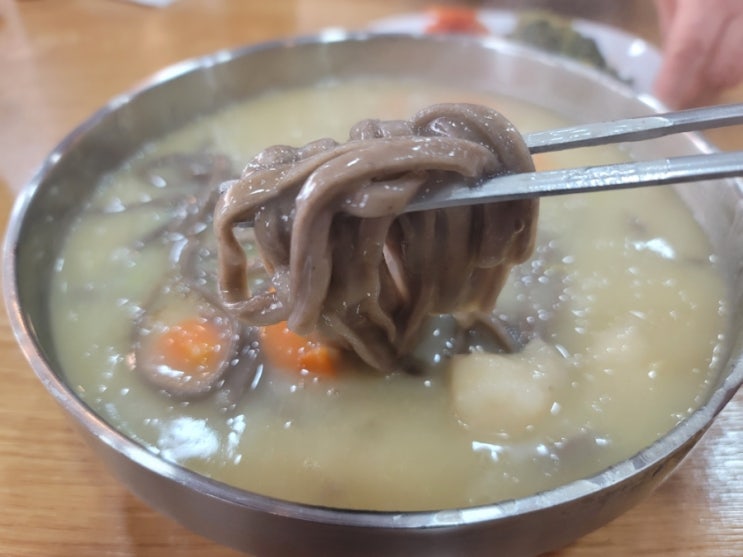  감자옹심이와 메밀국수를 함께 즐길 수 있는 파주맛집, 심학산옹심이메밀칼국수