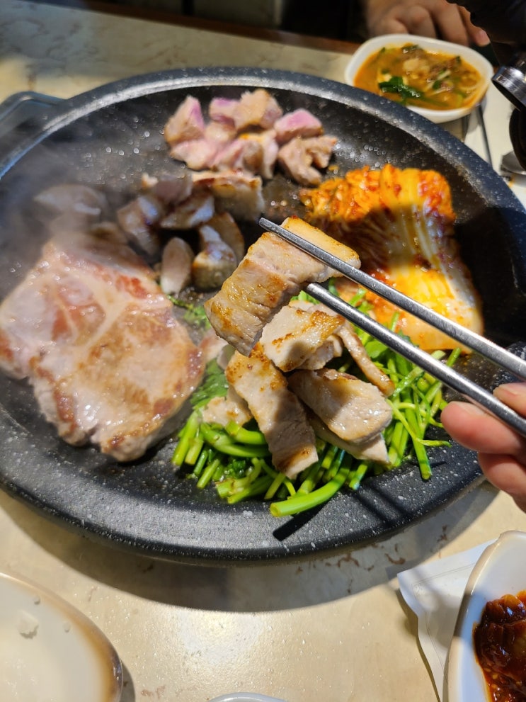  압구정 맛집 압구정진주 미나리 삼겹살 로데오거리 데이트