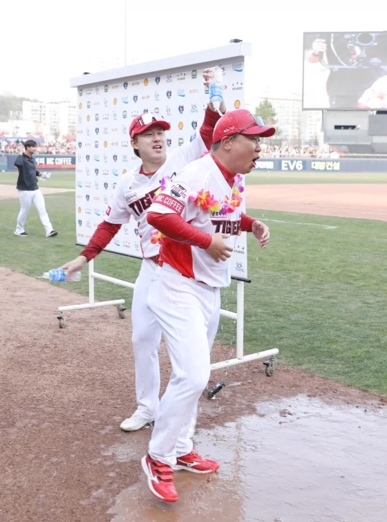 <b>이범호 감독</b>의 강단 빛났다! KIA, LG전에서 위닝시리즈 확정... 