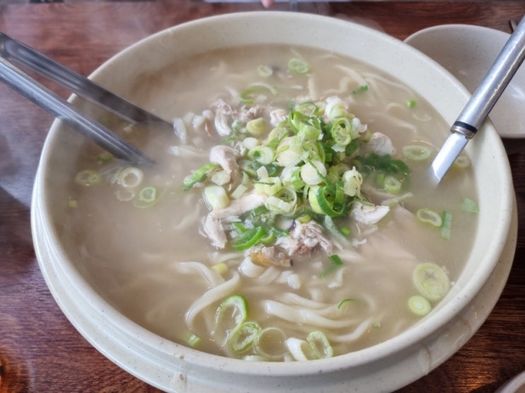 가성비최고 김포 사우동 일산칼국수 닭칼국수의 푸짐함과 맛있는 김치 (내돈내산) 가성비최고 김포 사우동 일산칼국수 닭칼국수의 푸짐함과 맛있는 김치 (내돈내산)