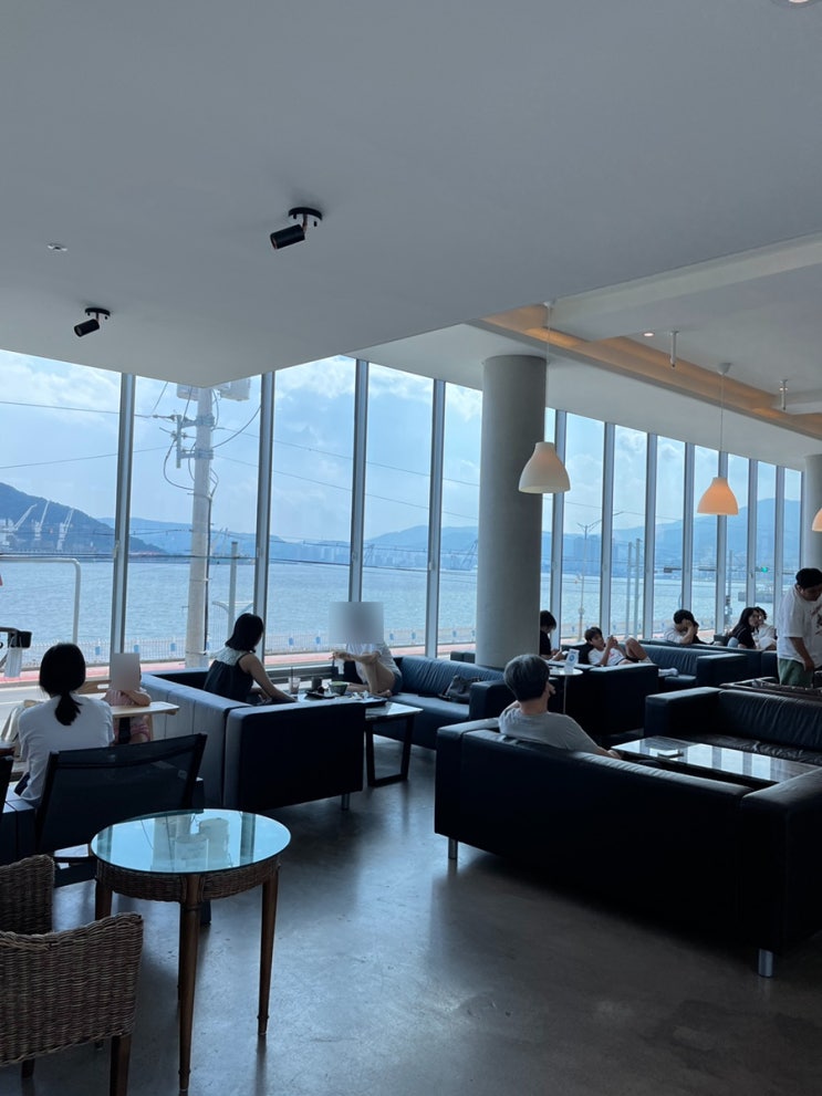  바다뷰가 예쁜 창원 마산 대형카페 CITY BAY 시티베이 내돈내산 / 반려동물 동반 가능 / 인생네컷까지