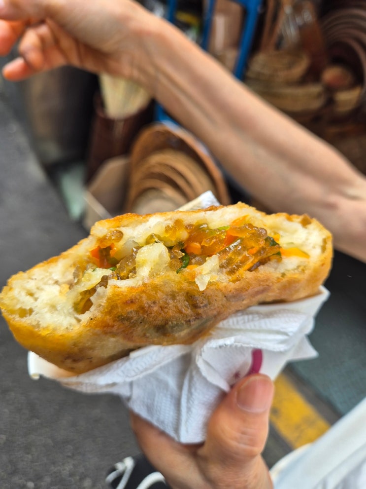 이번주 먹었던 맛도리(남대문 야채호떡, 굽네고바삭, 갈비천왕, 원조부안집, 디디미니 낫또마토, 투썸 샤인머스켓케익, 딱새우회 데뷔)