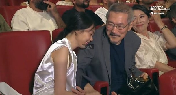 <b>김민희</b> 연인 <b>홍상수</b> 감독 로카르노국제영화제 참석 수상 기쁨... 