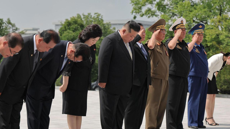 <b>김정은</b>, 8·15 맞아 소련군 추모…<b>푸틴</b>과 <b>축전</b> 교환