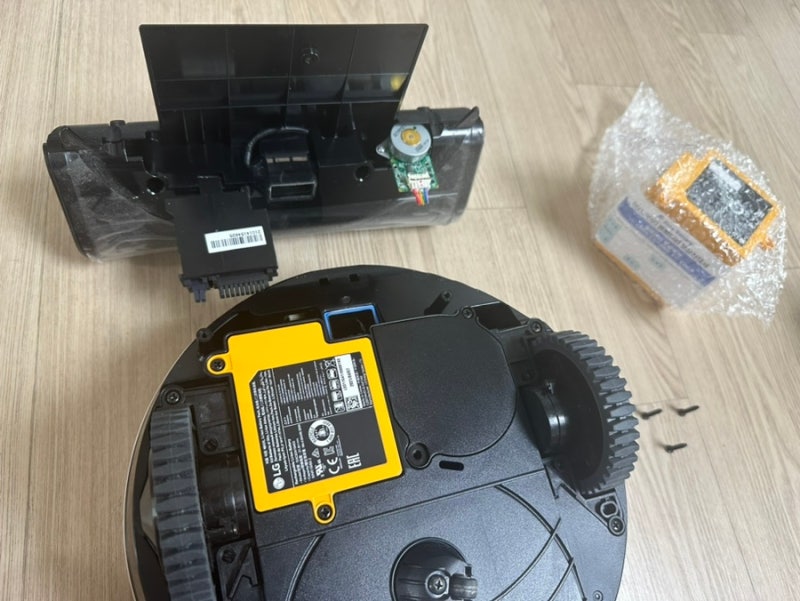 [정보] LG 코드제로 R9 R0971WA 로봇청소기 바로 꺼짐, 동작 안됨 / 배터리 교체, 교체 방법 (Feat.....