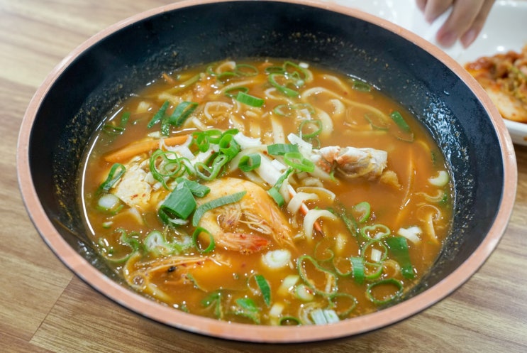  제주공항 근처 신제주 맛집 혼밥하기에도 좋은 "장원손칼국수"