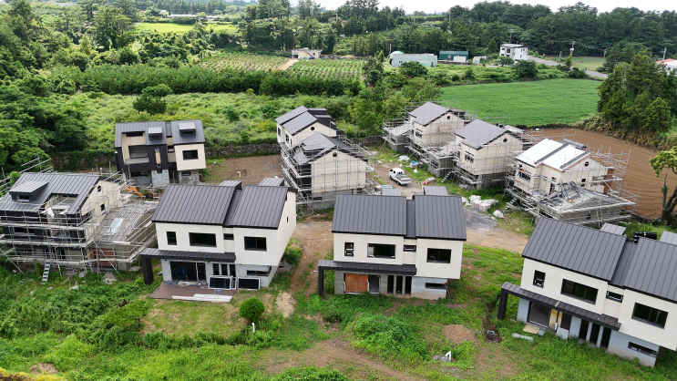  제주 타운하우스 지붕과 캐노피 징크 공사 - B 타입