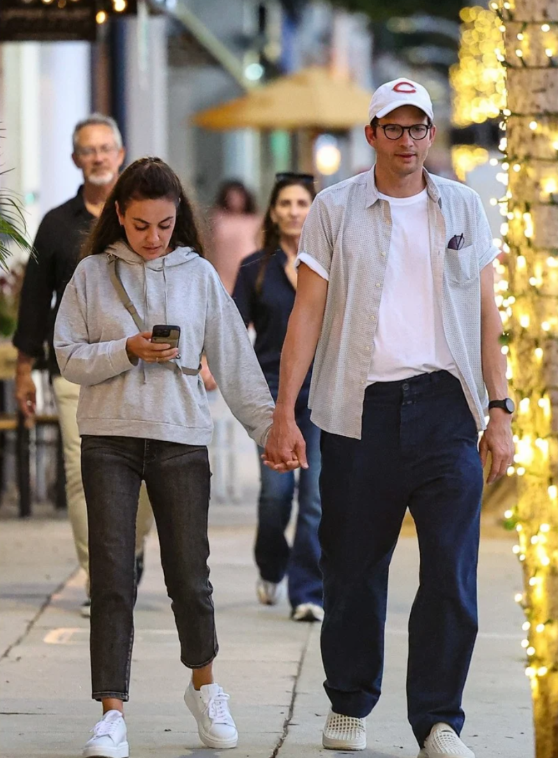 20240816_친구 편 들었다 밉상 된 애쉬튼 커쳐\u0026밀라 쿠니스 근황 : 네이버 블로그, image size:800x1086