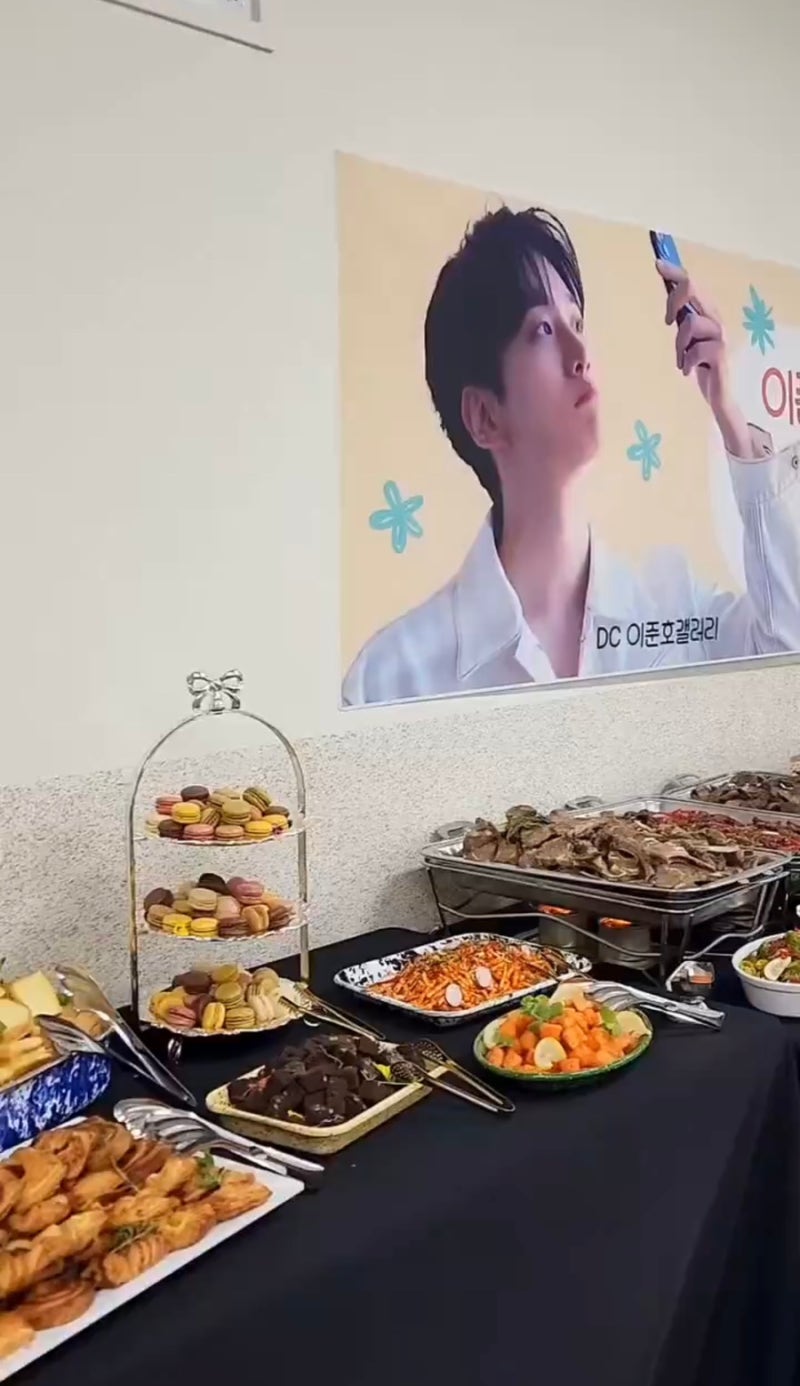 이준호- DC이준호갤러리 뷔페 파티누보 후기(240819)