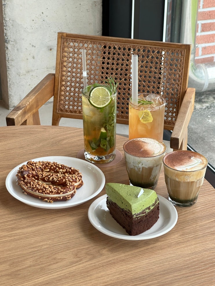  광주근교 장성 주차장 넓은 대형카페 프레첼 맛있는 오데온