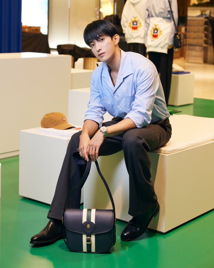 발리 캡슐 컬렉션 행사 패션 이승협 옷, <b>더보이즈 영훈</b> 부츠... 