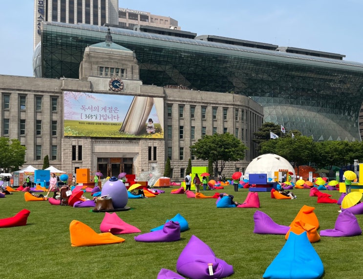  서울시청 앞 야외도서관 책읽는 서울광장 알아보기! 운영시간, 밤도서관 잔디 광장 등 정보 이모저모