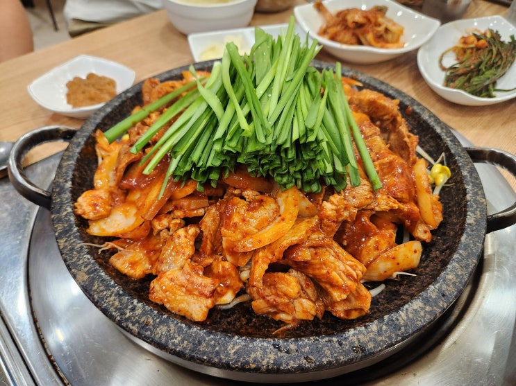 골프존카운티 드래곤 바로 옆에 있는 식당 고향맛집