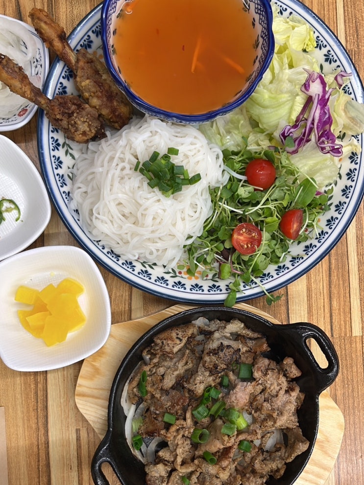  서울 영등포구청맛집 베트남의 맛을 그대로 재연한 반쎄오와 분짜를 느끼고 싶다면 문래역 민똣