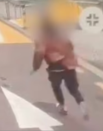 부산 <b>축구선수</b> 출신 권씨  모르는 여성 얼굴에 무차별 <b>사커킥</b>... 