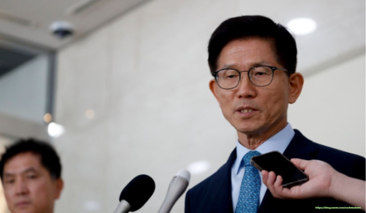 "<b>김문수</b> <b>장관</b> <b>후보자</b>의 발언 논란: '청년들 개만 사랑하고 애를... 