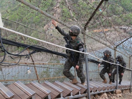 <b>북한군</b> 20대 병사 1명 오늘새벽 <b>강원</b> 고성으로 도보 <b>귀순</b>... 