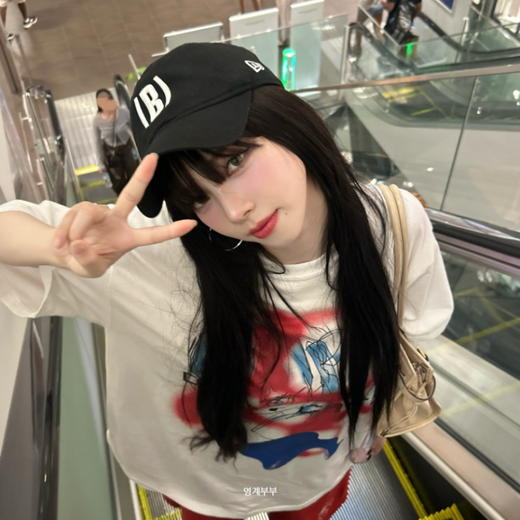  카리나 일본여행 캐주얼룩 프린팅 반팔티 어디꺼?