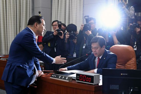<b>임종석 비서실장</b>, 의혹 규명 , <b>임종석</b> 소환조사와... 