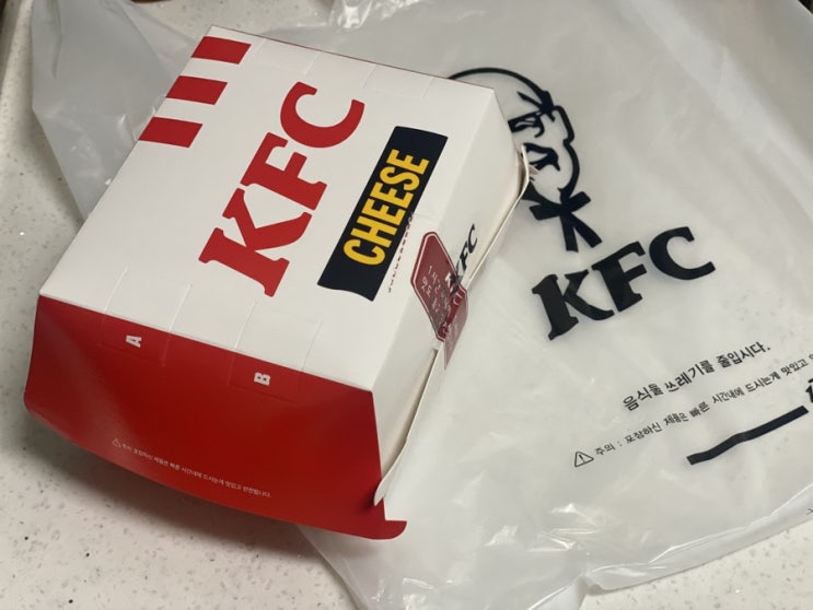  KFC 메뉴 추천 치즈징거통다리 버거 이렇게 부실한데 왜 맛있지?