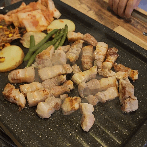  수원 세류동 맛집 생삼겹살 전문점 매력덩어리