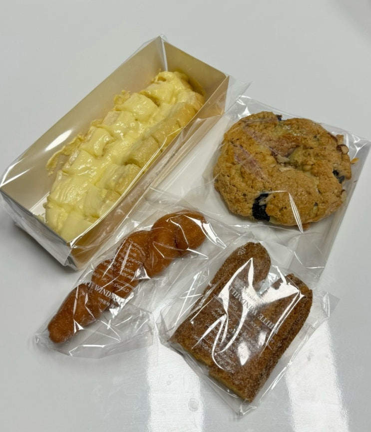  수원 하얀풍차 망포점 내부좌석 주차 연유바게트 츄러스 찹쌀브레드