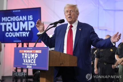 <b>트럼프</b> 출격] <b>오바마</b> 전... 생각한다" "그를 <b>존경</b>하고 부인도... 
