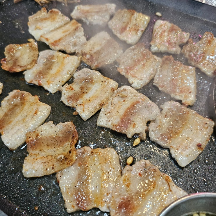  민들레부엌 연산점, 푸짐한 밑반찬과 육즙가득 고소한 냉삼 대패 즐기기