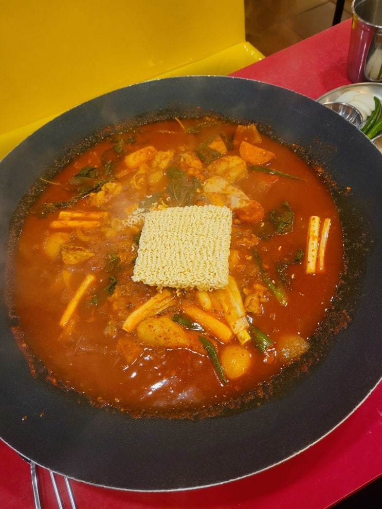  구리시장 맛집/가평 갈 필요없는 레트로 분위기의 솥뚜껑 닭도리탕 강남 닭한상 내돈내산