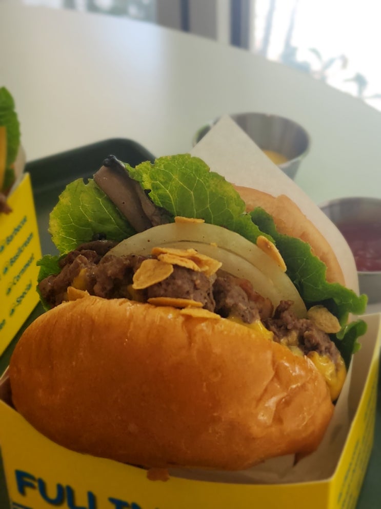  홍대 수제버거 맛집 풀리너마이트 도심속 미국여행