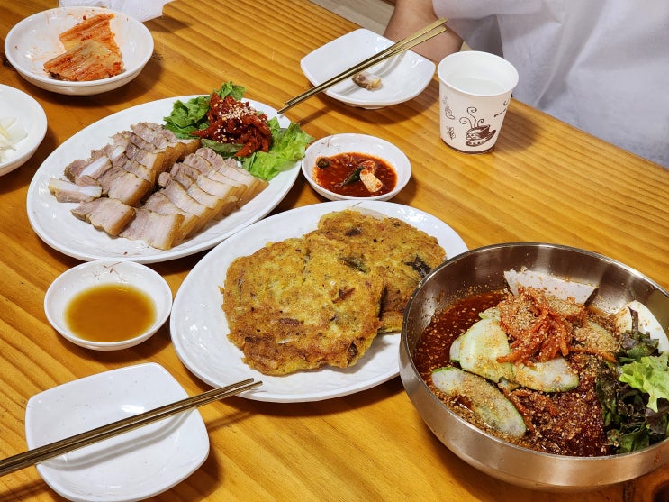 강원도 철원 줄서는 맛집 ::철원막국수:: 막국수, 편육, 녹두전 후기 강원도 철원 줄서는 맛집 ::철원막국수:: 막국수, 편육, 녹두전 후기