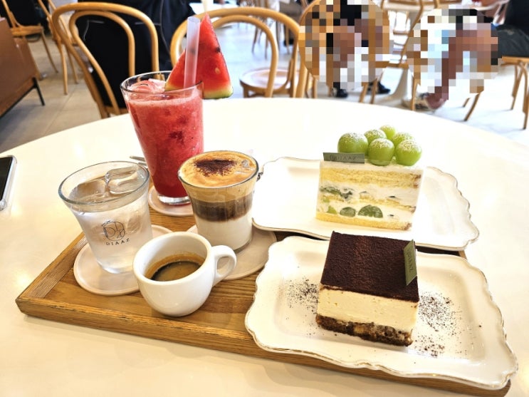  수원 인계동 카페 디아즈 샤인머스켓 생크림케이크 크림라떼 맛집 후기