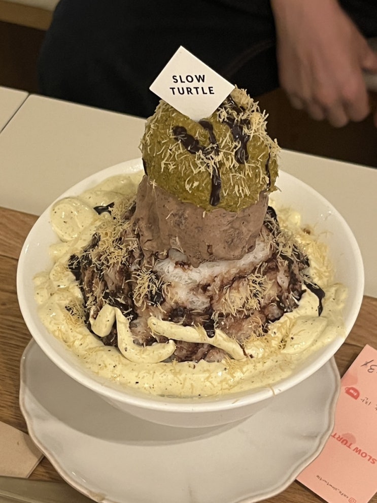  대구 슬로우터틀 동성로점 ㅣ첫 두바이초콜릿 빙수 먹기 