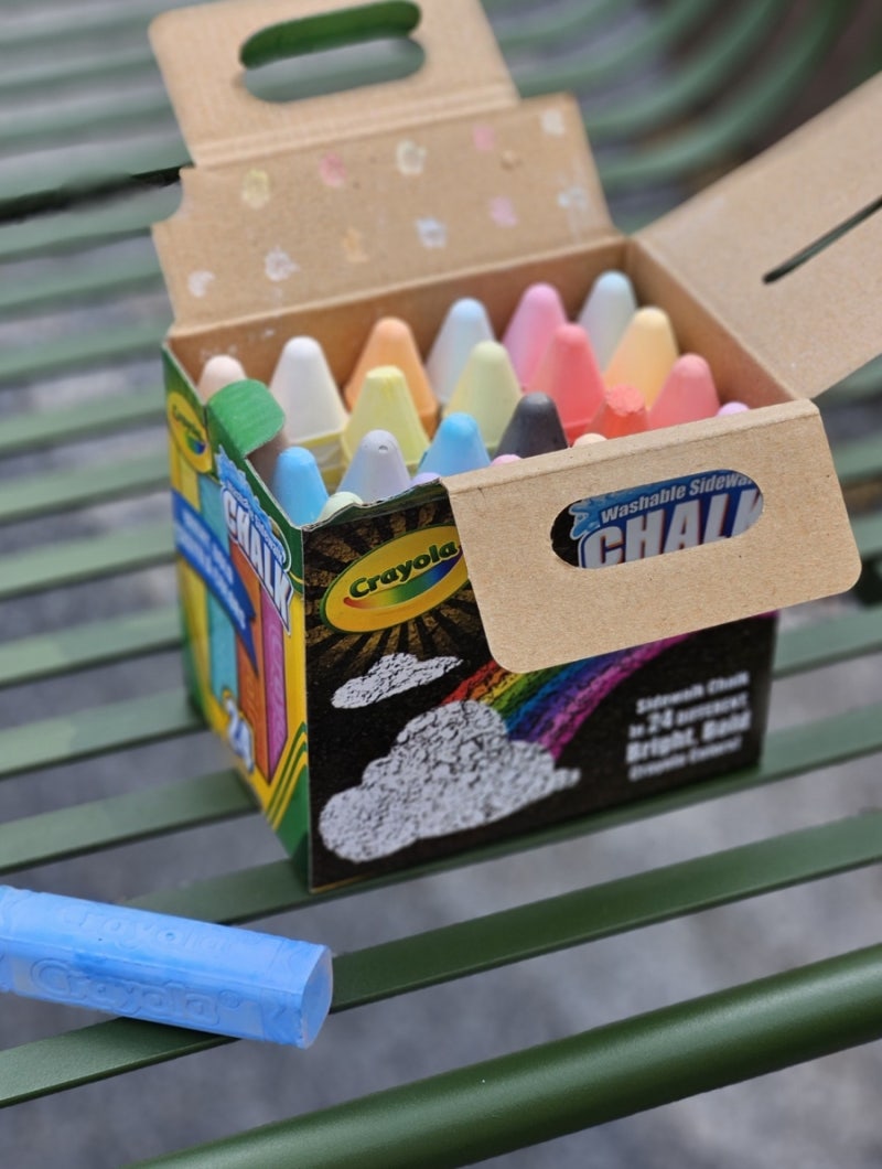 야외 낙서_물로 지워지는 크레욜라 워셔블 야외분필 찐후기 : 네이버 블로그, image size:800x1060
