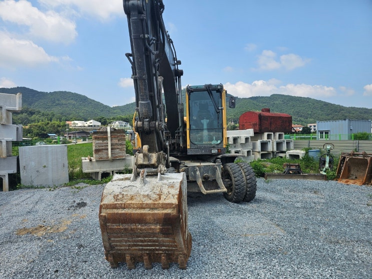 볼보 EW145B 2013년식 4700만원 판매합니다. 볼보 EW145B 2013년식 4700만원 판매합니다.