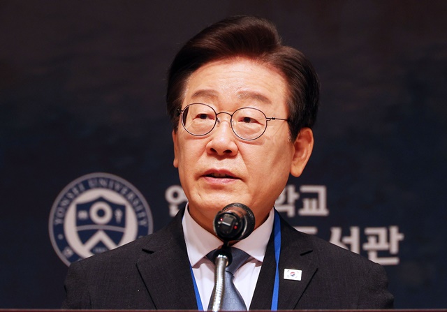 <b>이재명</b> <b>코로나</b>19 확진, 문재인·<b>한동훈</b> 만남 연기