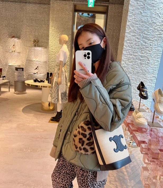  모던 & 미니멀 스타일 셀린느 퀴르 버킷백 실용적인 데일리백