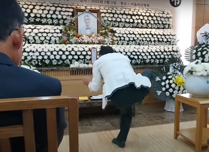 <b>서세원</b> 딸 서동주, 장례식서 '<b>숭구리당당</b>' 춤춘 <b>김정렬</b>에게 감사... 