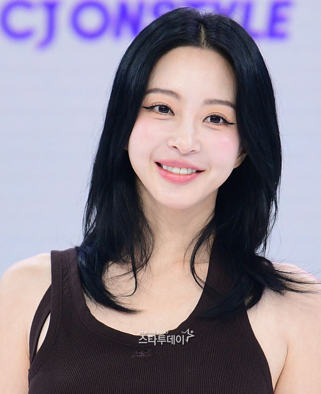 ‘유부클럽 입성’ <b>한예슬</b>, 모바일 <b>커머스</b> 도전 “생소해... 
