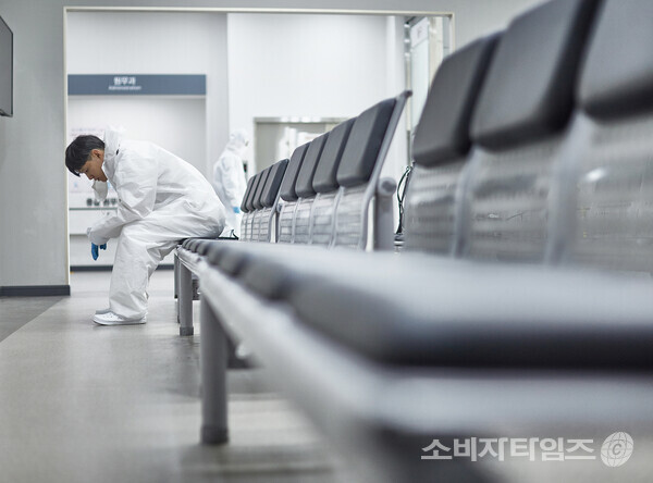 <b>아주대병원</b> <b>전문의</b> 7명 사표…<b>응급실</b> ‘비상’